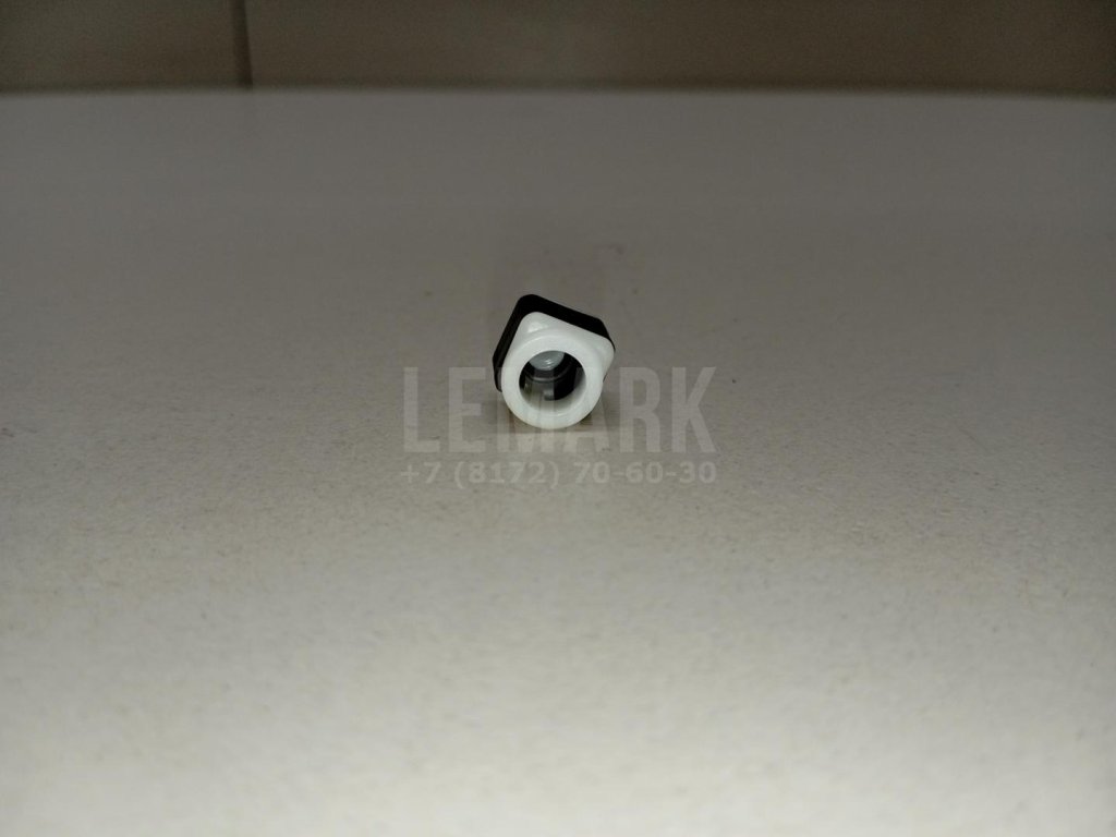 Штуцер трубки омывателя