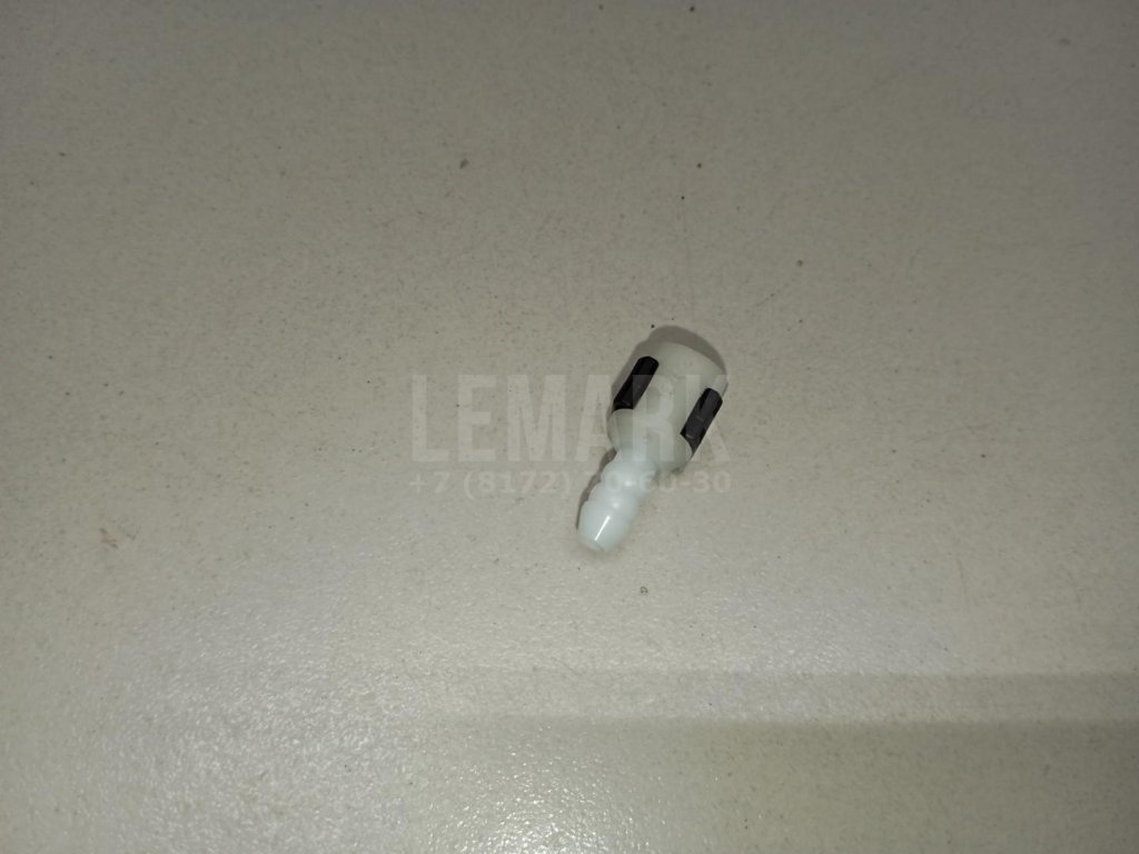 Штуцер трубки омывателя