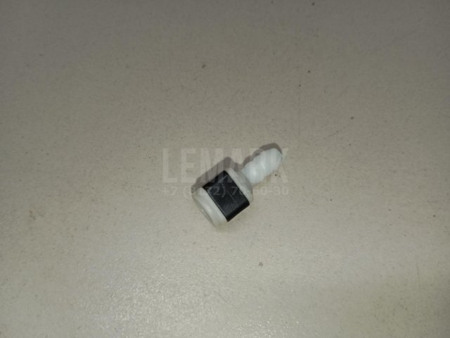 Штуцер трубки омывателя