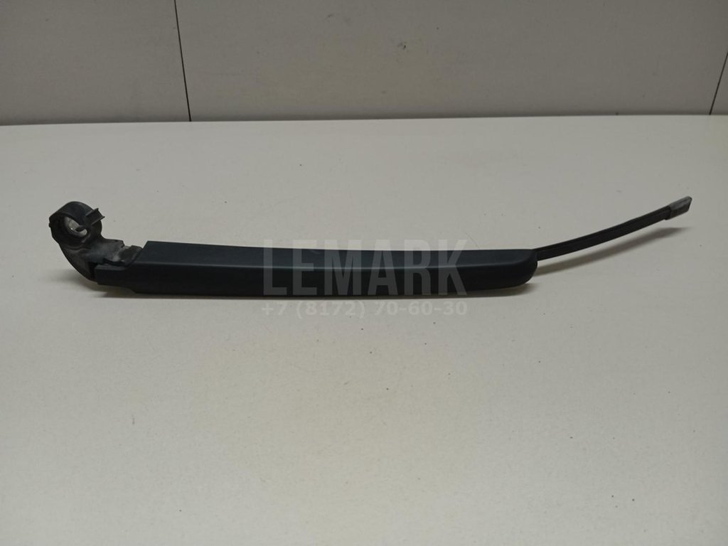 Поводок стеклоочистителя заднего