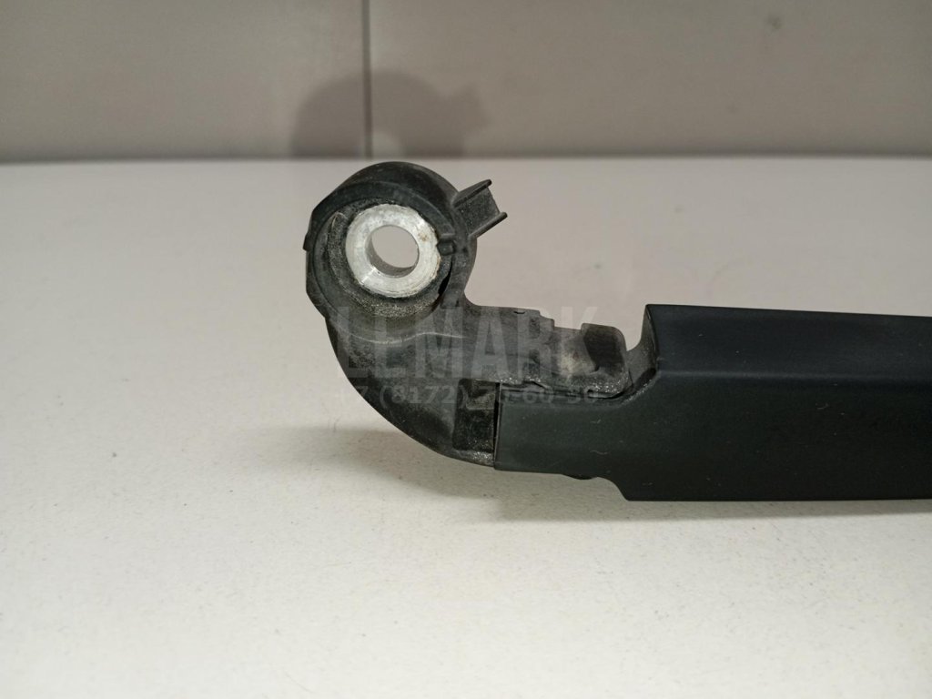 Поводок стеклоочистителя заднего