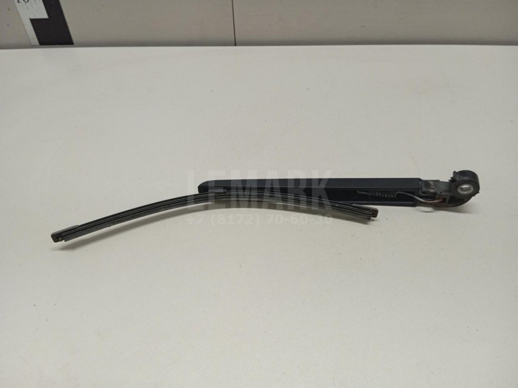 Поводок стеклоочистителя заднего