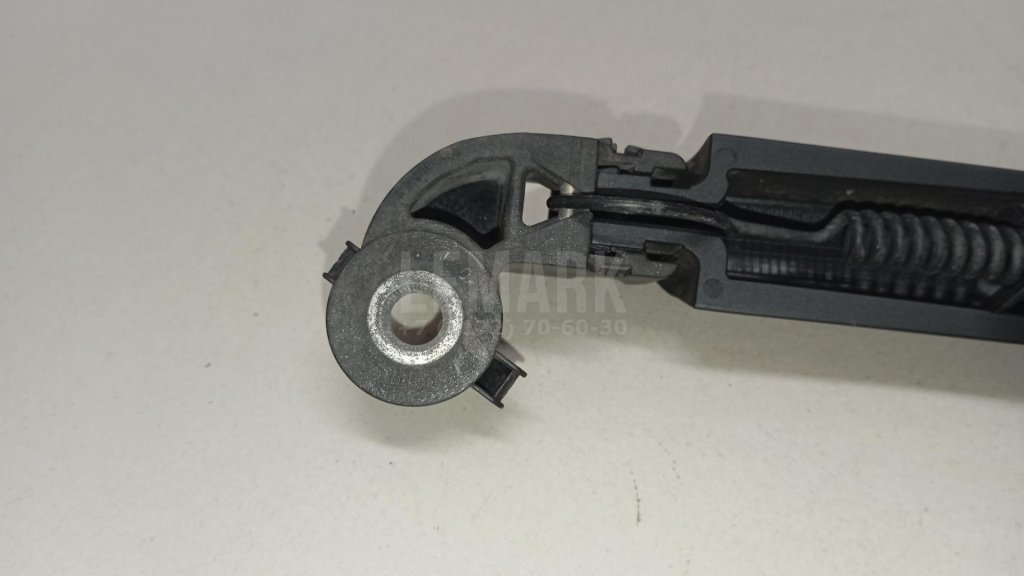 Поводок стеклоочистителя заднего