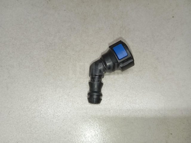 Штуцер трубки омывателя