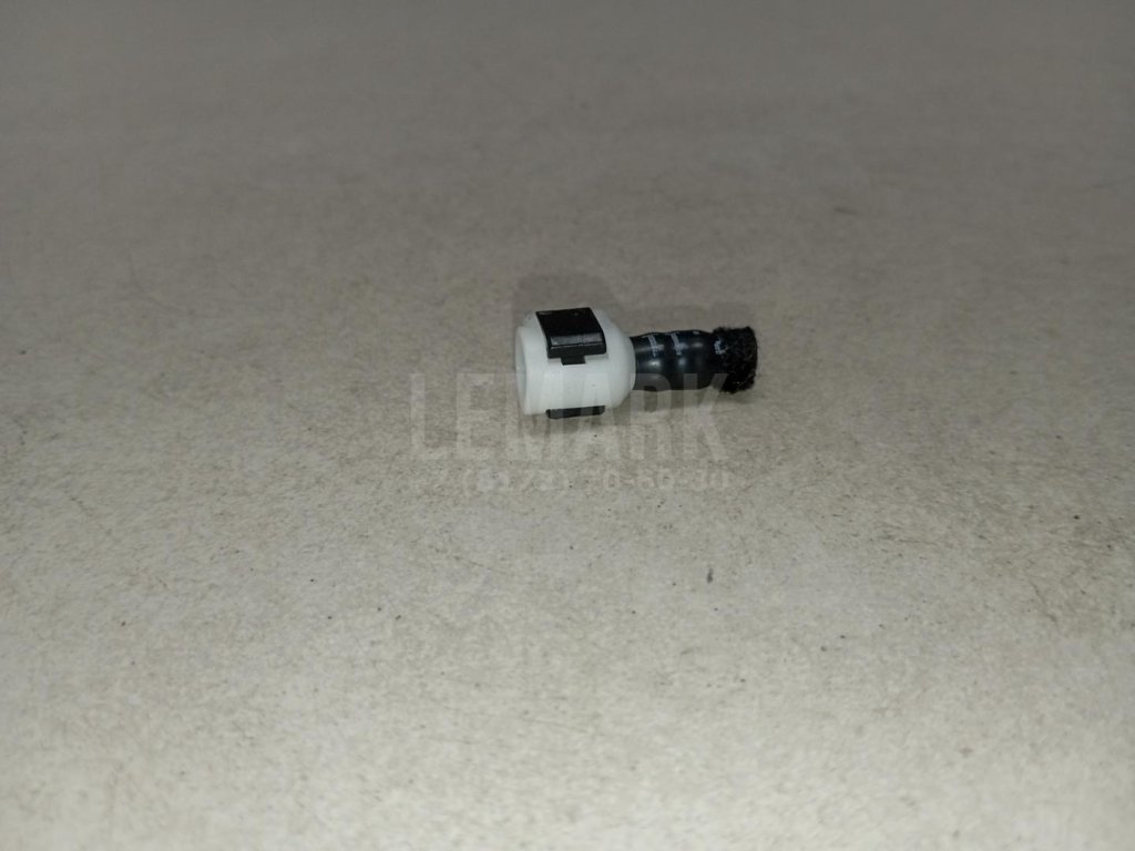 Штуцер трубки омывателя