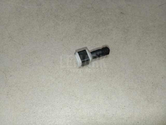 Штуцер трубки омывателя