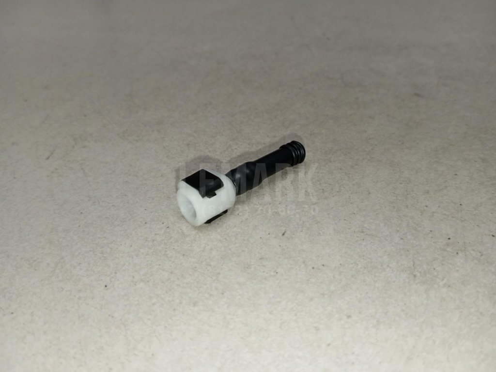 Штуцер трубки омывателя