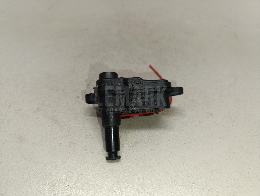 Активатор замка крышки бензобака