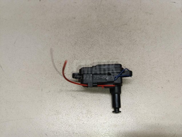 Активатор замка крышки бензобака