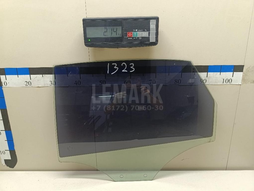 Стекло двери задней левой