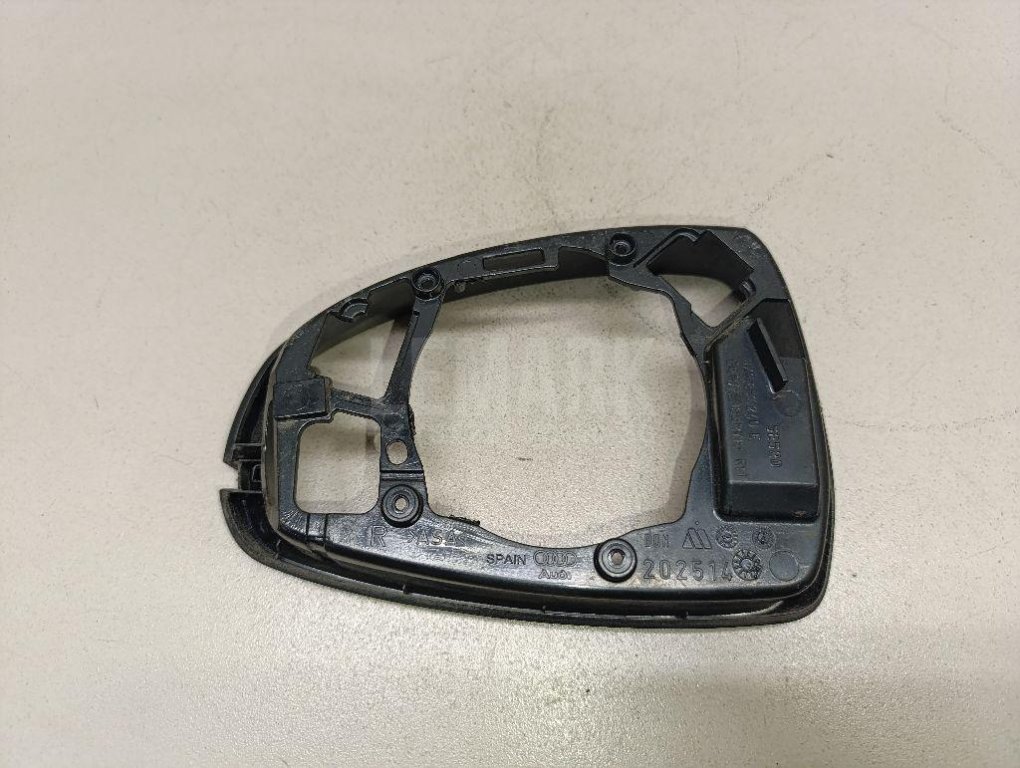 Рамка зеркала правого