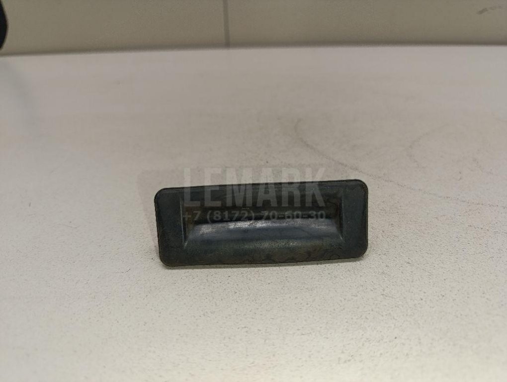 Кнопка открывания багажника
