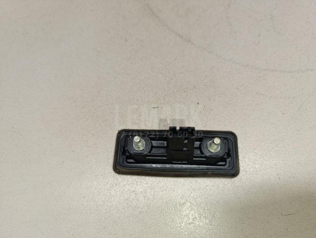 Кнопка открывания багажника