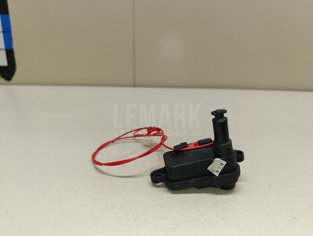 Активатор замка крышки бензобака