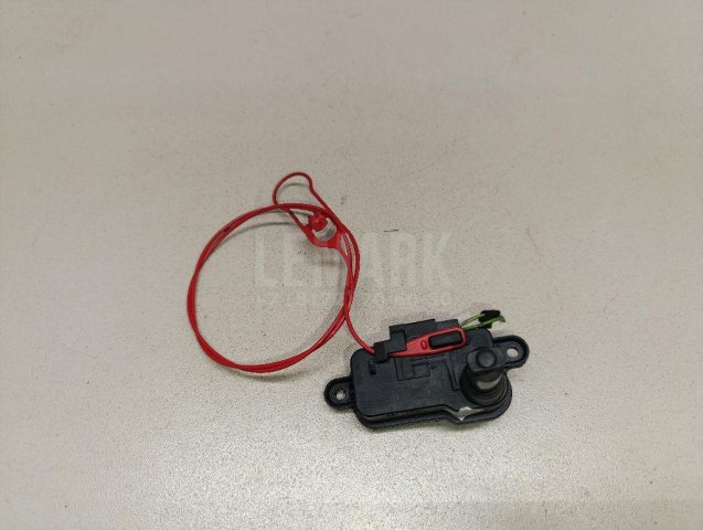 Активатор замка крышки бензобака