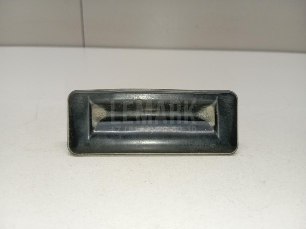 Кнопка открывания багажника