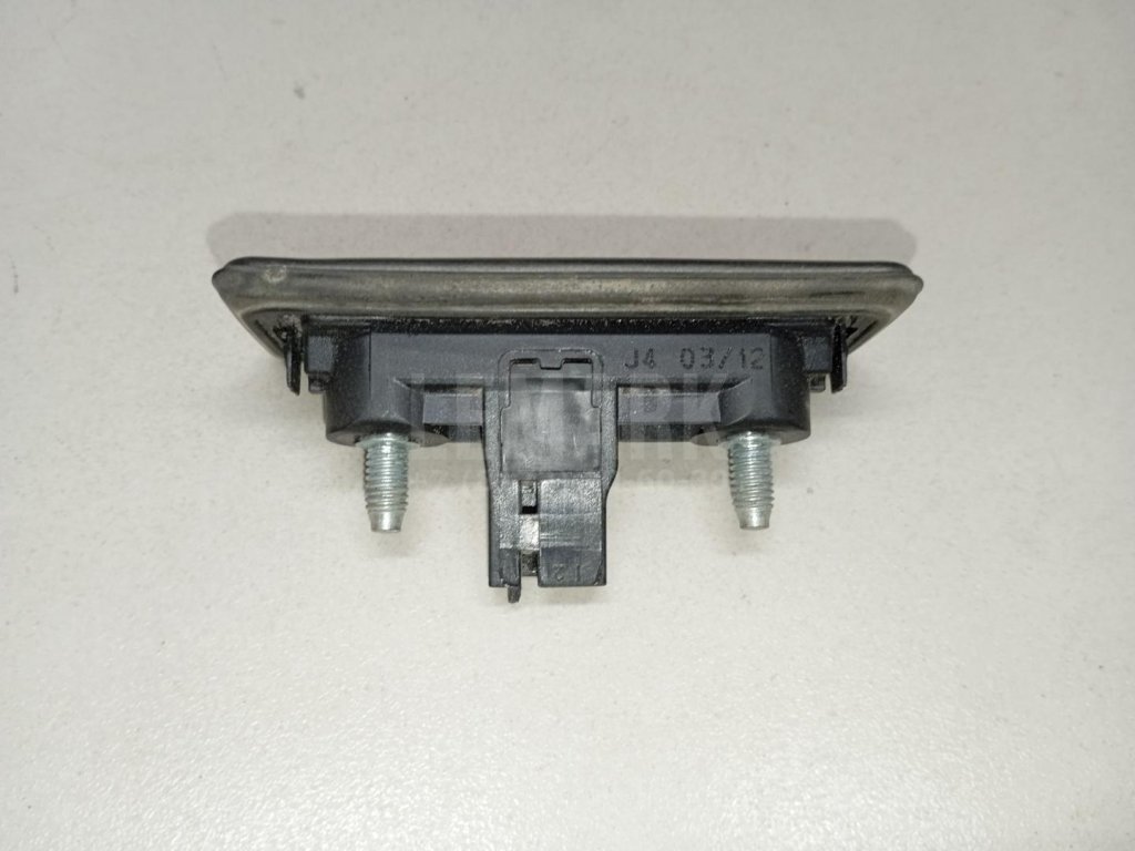 Кнопка открывания багажника