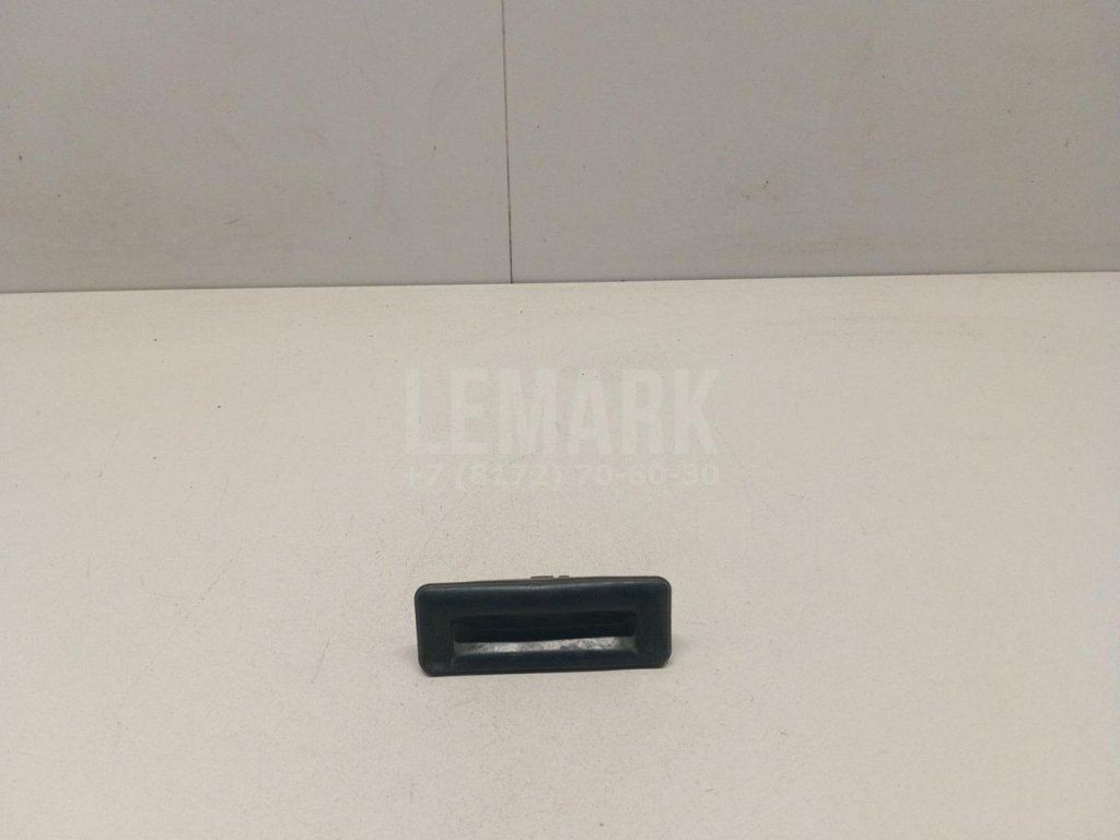 Кнопка открывания багажника