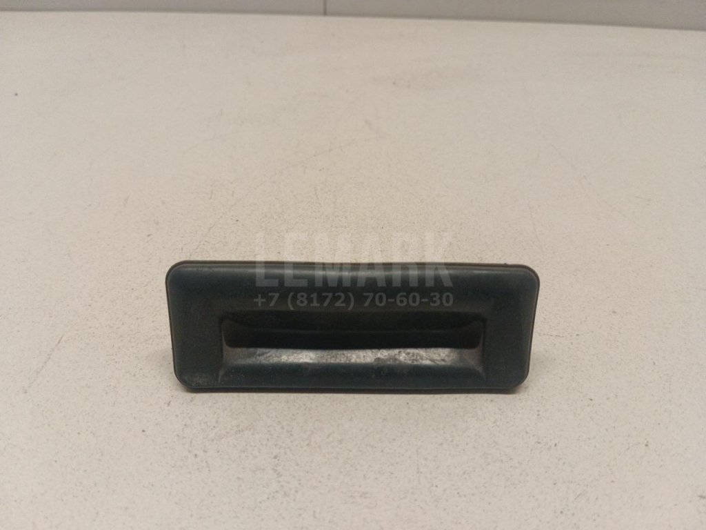 Кнопка открывания багажника