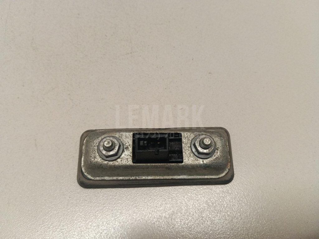 Кнопка открывания багажника