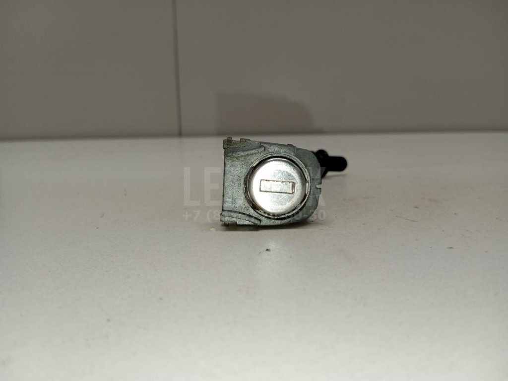 Вставка замка двери лев.