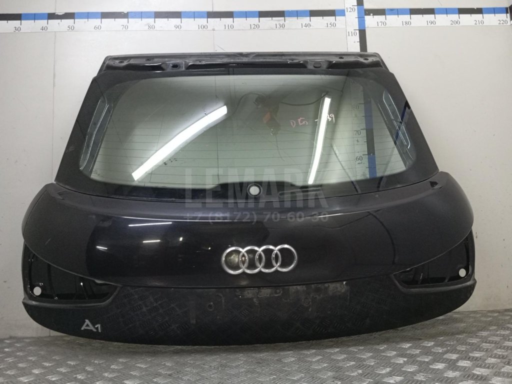 Стекло двери багажника