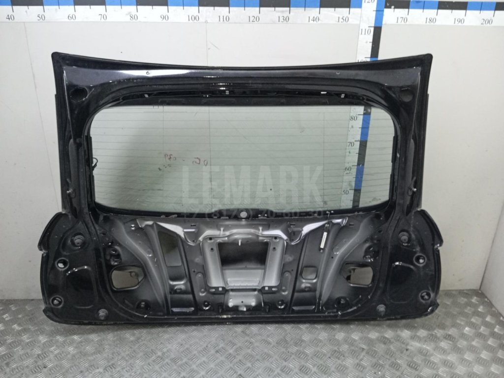 Стекло двери багажника