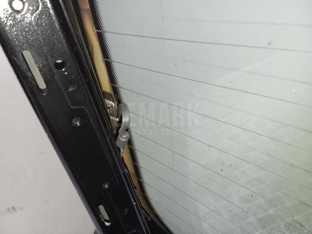 Стекло двери багажника