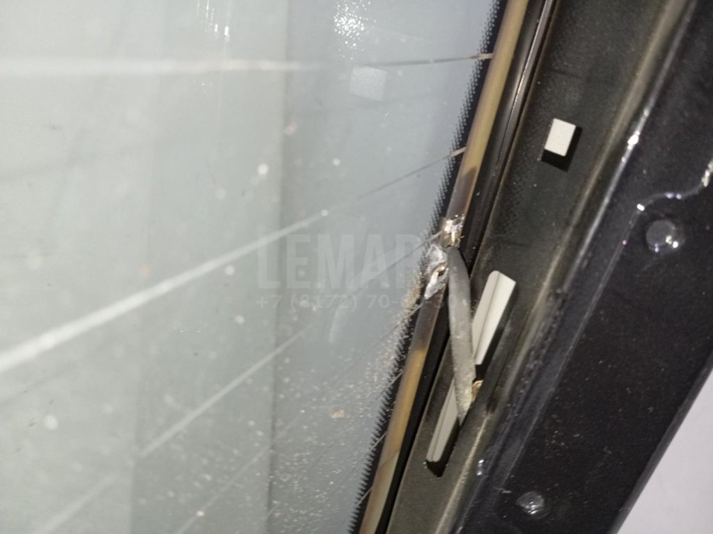 Стекло двери багажника