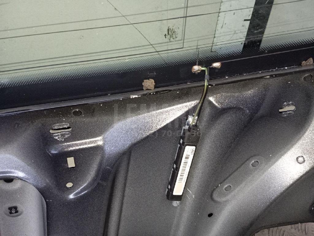 Стекло двери багажника