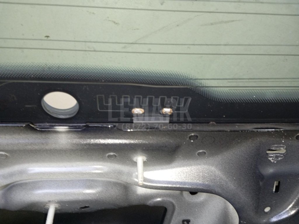 Стекло двери багажника