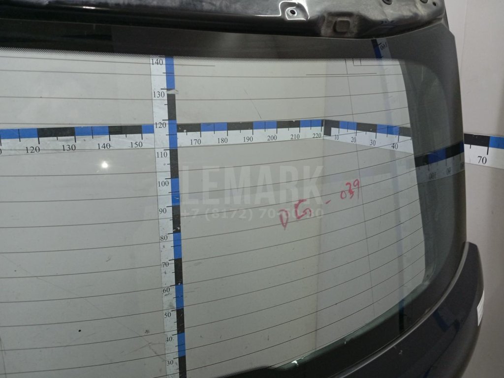 Стекло двери багажника