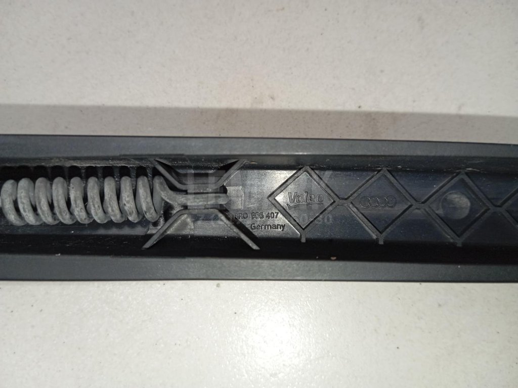 Поводок стеклоочистителя заднего