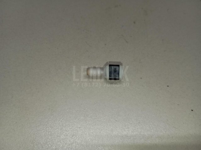 Штуцер трубки омывателя