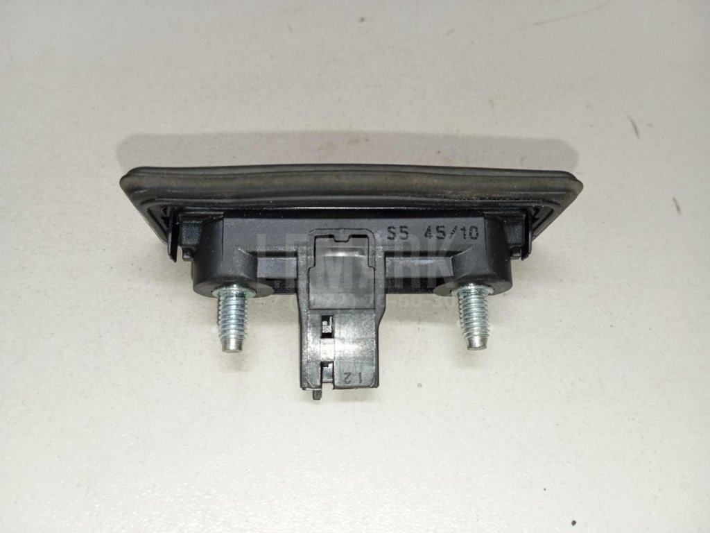 Кнопка открывания багажника