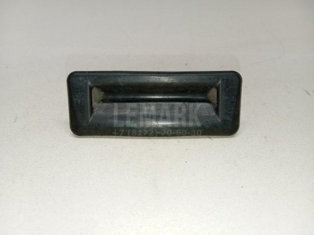 Кнопка открывания багажника