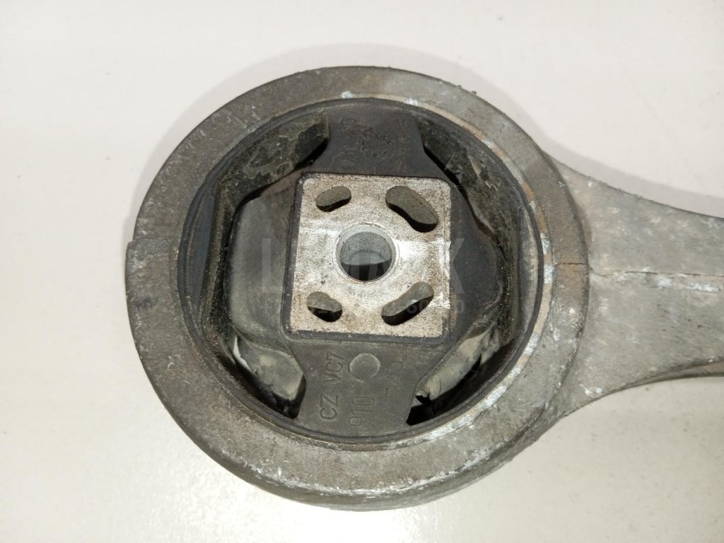 Опора двигателя задняя