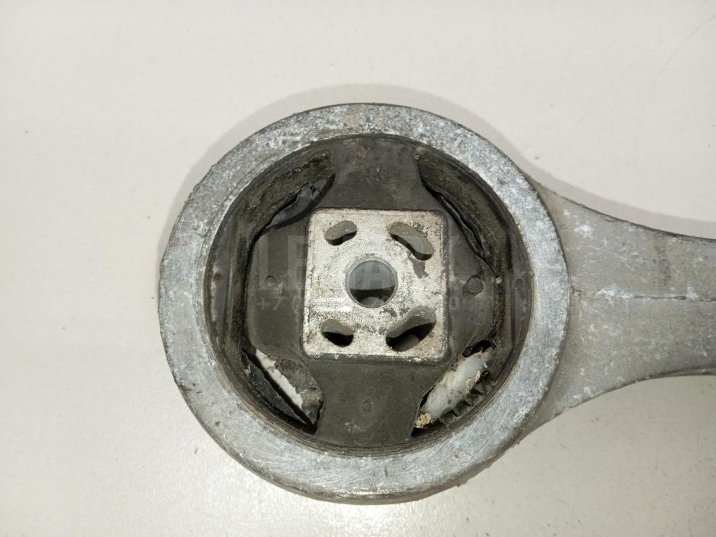 Опора двигателя задняя