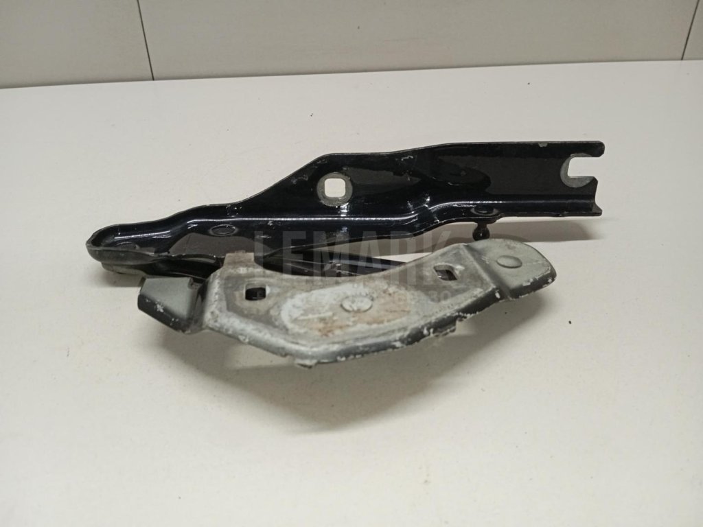 Петля капота левая