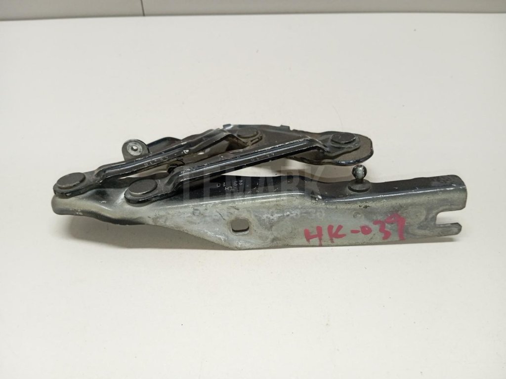 Петля капота левая