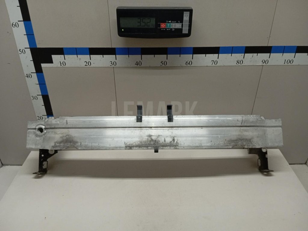 Усилитель переднего бампера