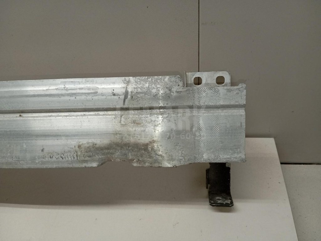 Усилитель переднего бампера