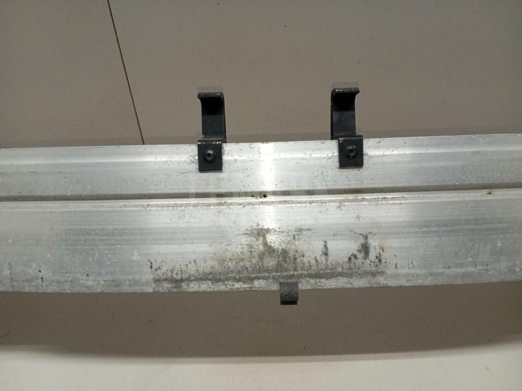 Усилитель переднего бампера