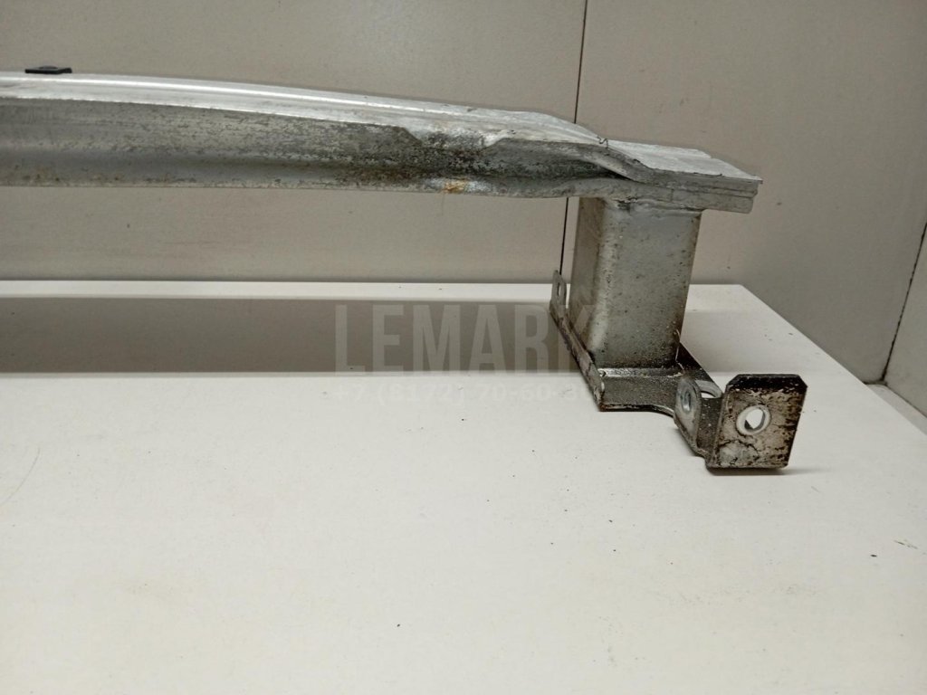 Усилитель переднего бампера