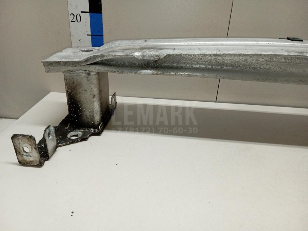 Усилитель переднего бампера