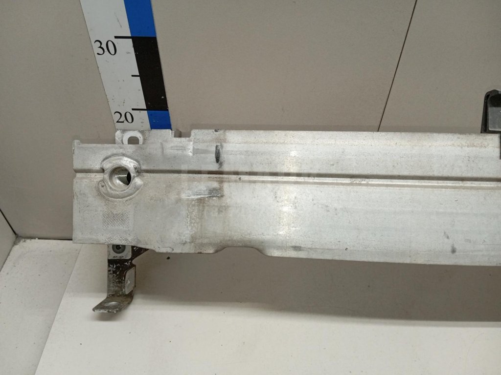 Усилитель переднего бампера