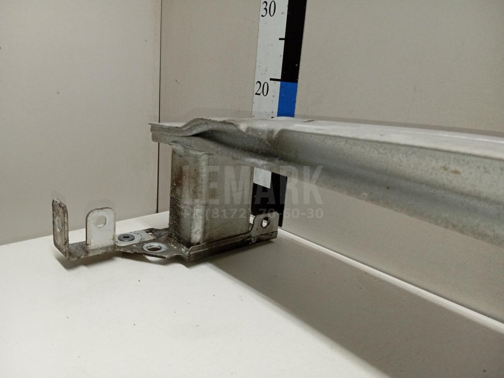 Усилитель переднего бампера