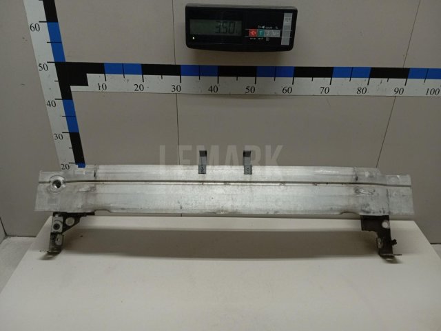 Усилитель переднего бампера