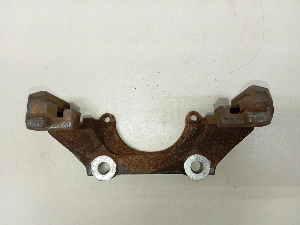 Скоба суппорта переднего