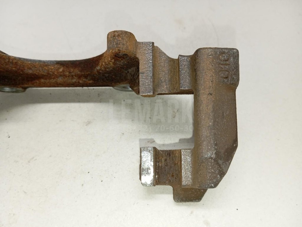 Скоба суппорта переднего